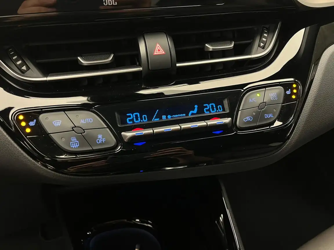 TOYOTA C-HR