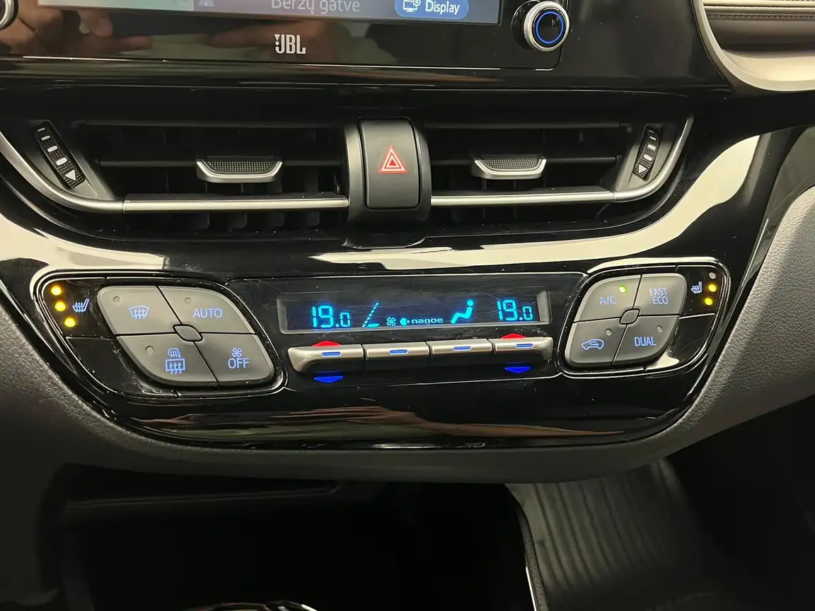 TOYOTA C-HR