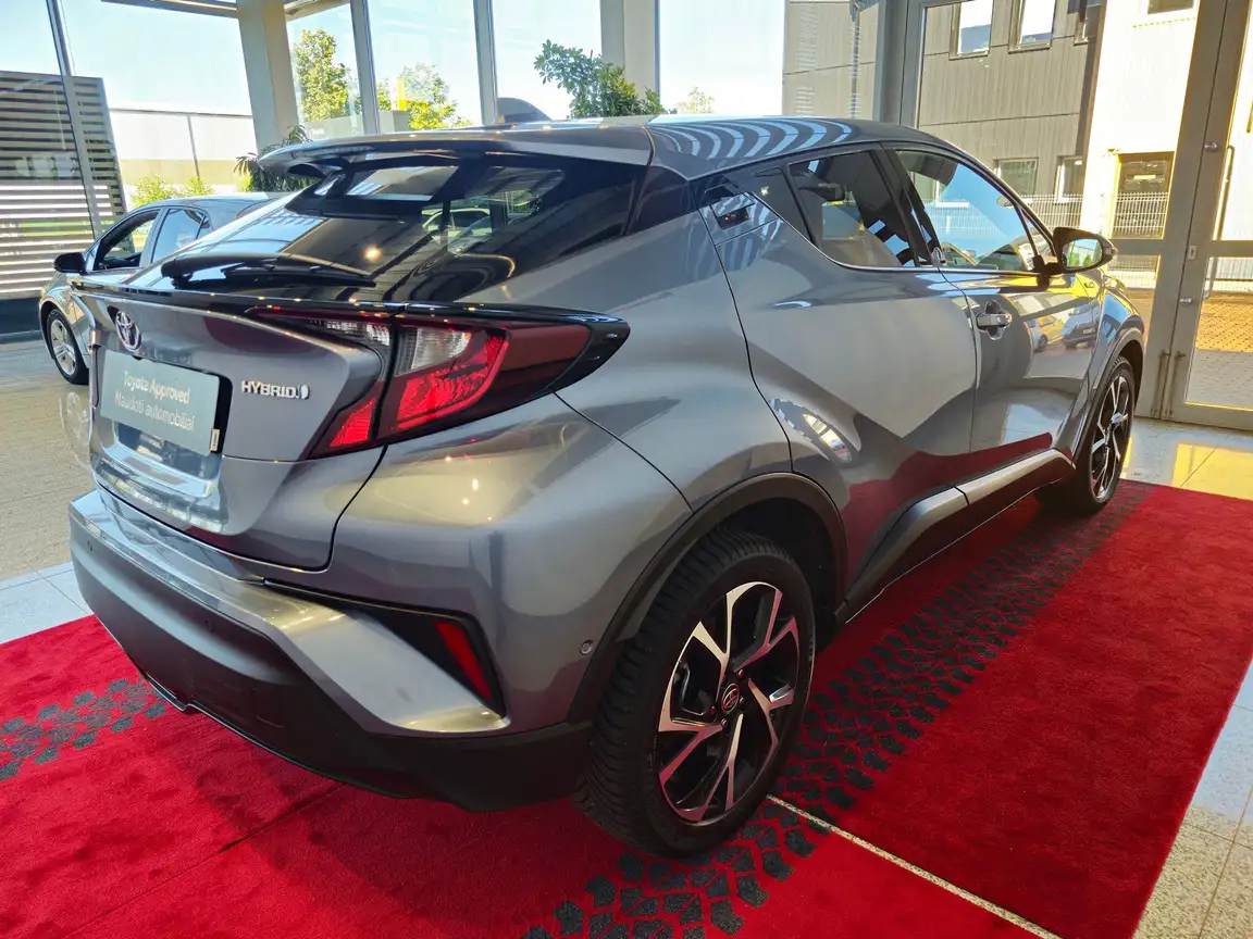 TOYOTA C-HR