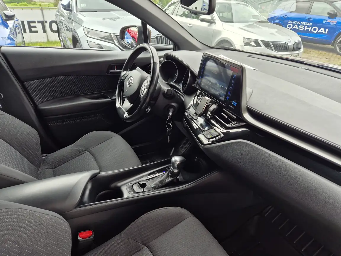 TOYOTA C-HR