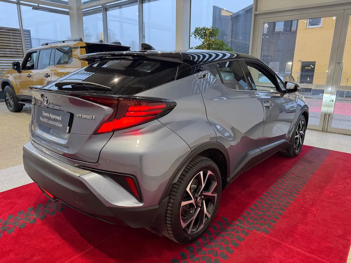 TOYOTA C-HR
