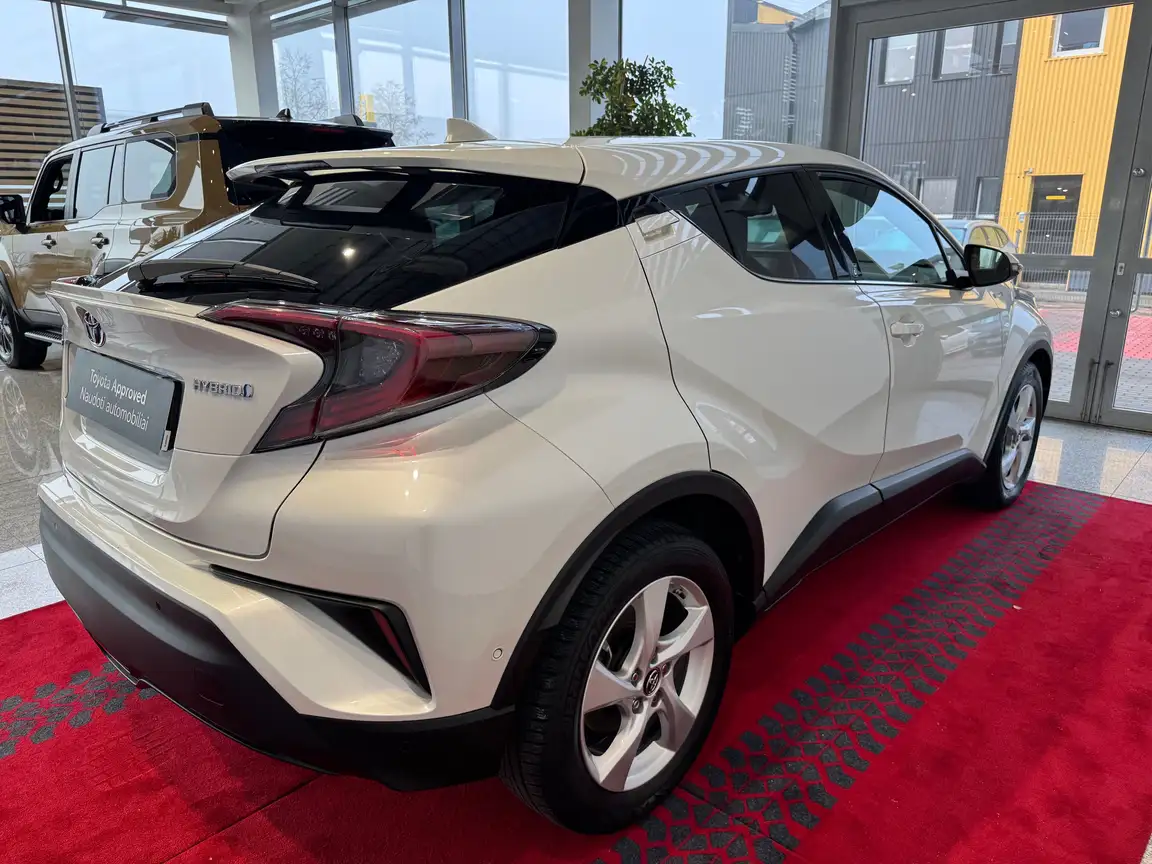 TOYOTA C-HR