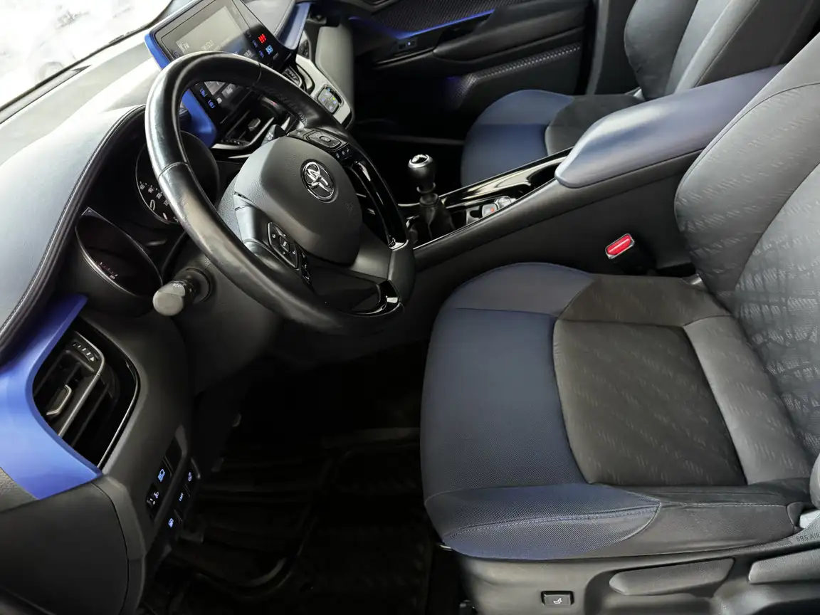 TOYOTA C-HR