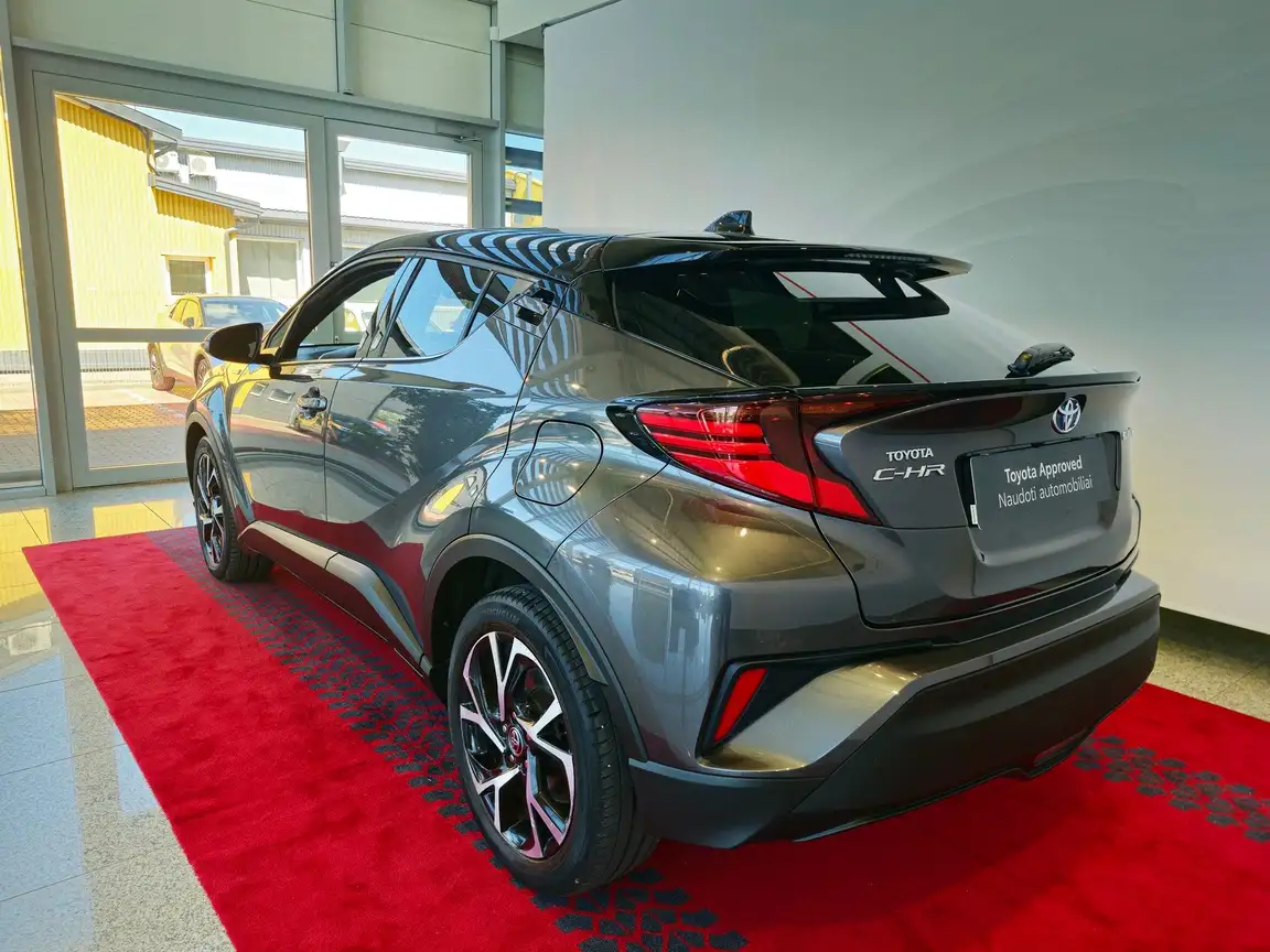 TOYOTA C-HR