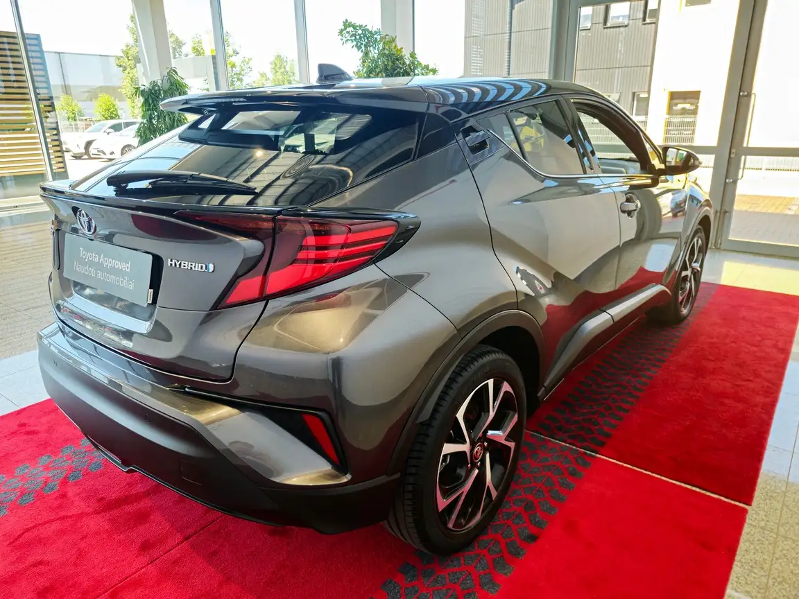 TOYOTA C-HR