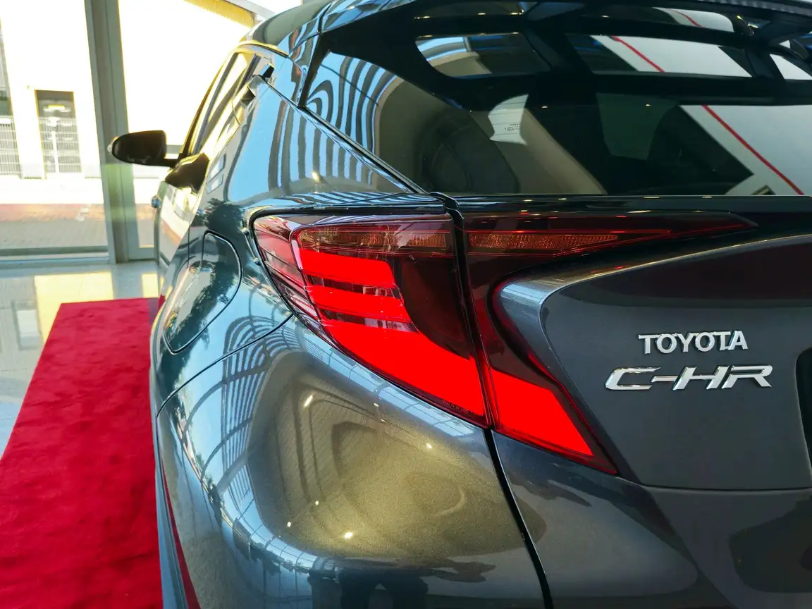 TOYOTA C-HR