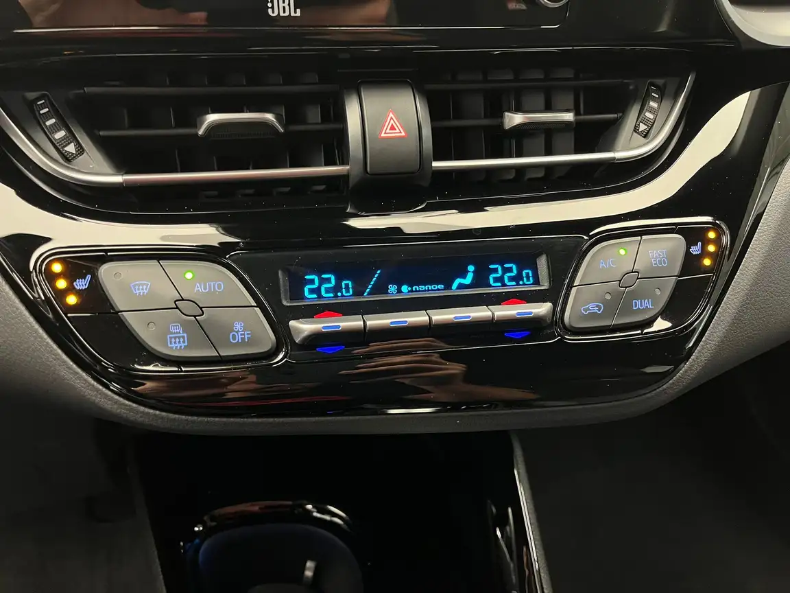 TOYOTA C-HR