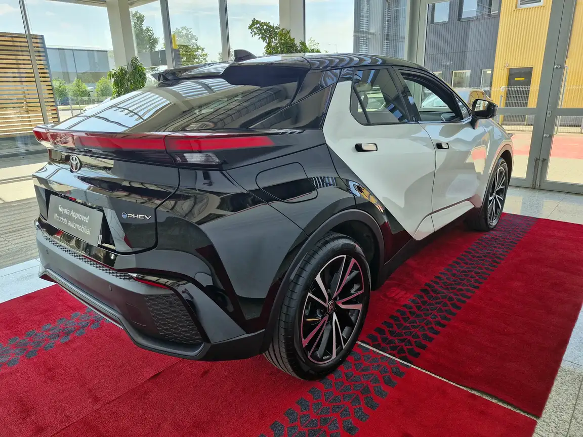 TOYOTA C-HR