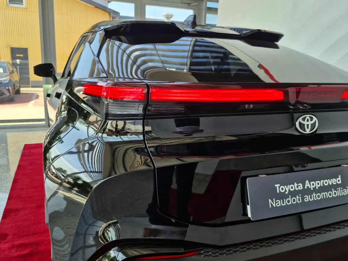 TOYOTA C-HR