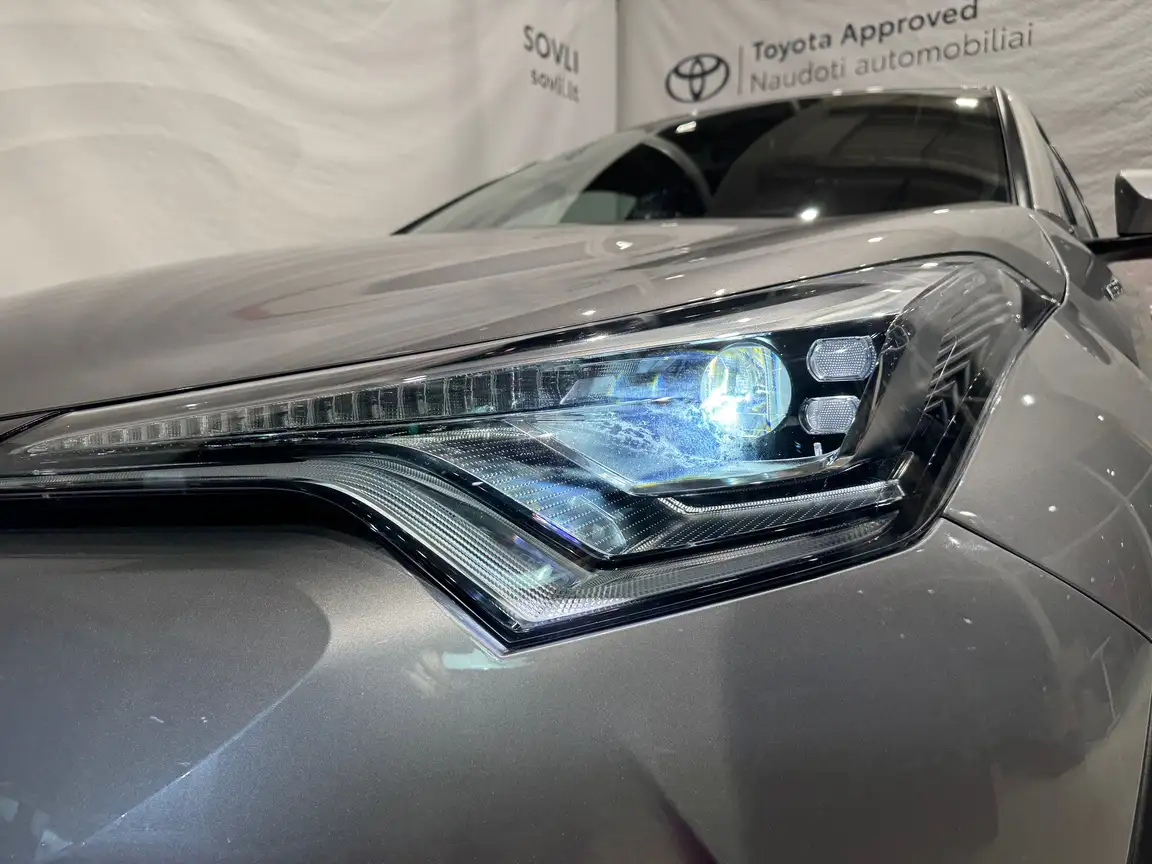 TOYOTA C-HR
