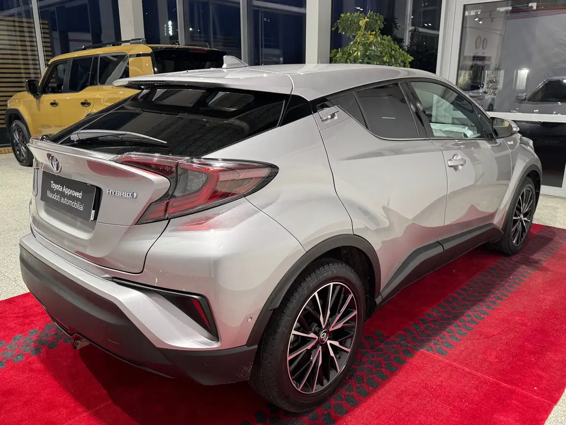 TOYOTA C-HR