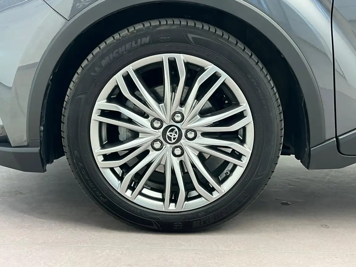 TOYOTA C-HR