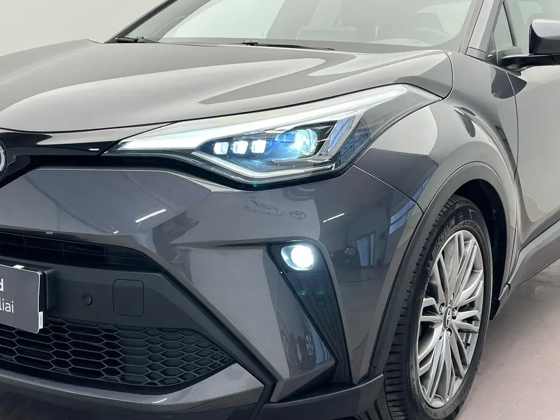 TOYOTA C-HR