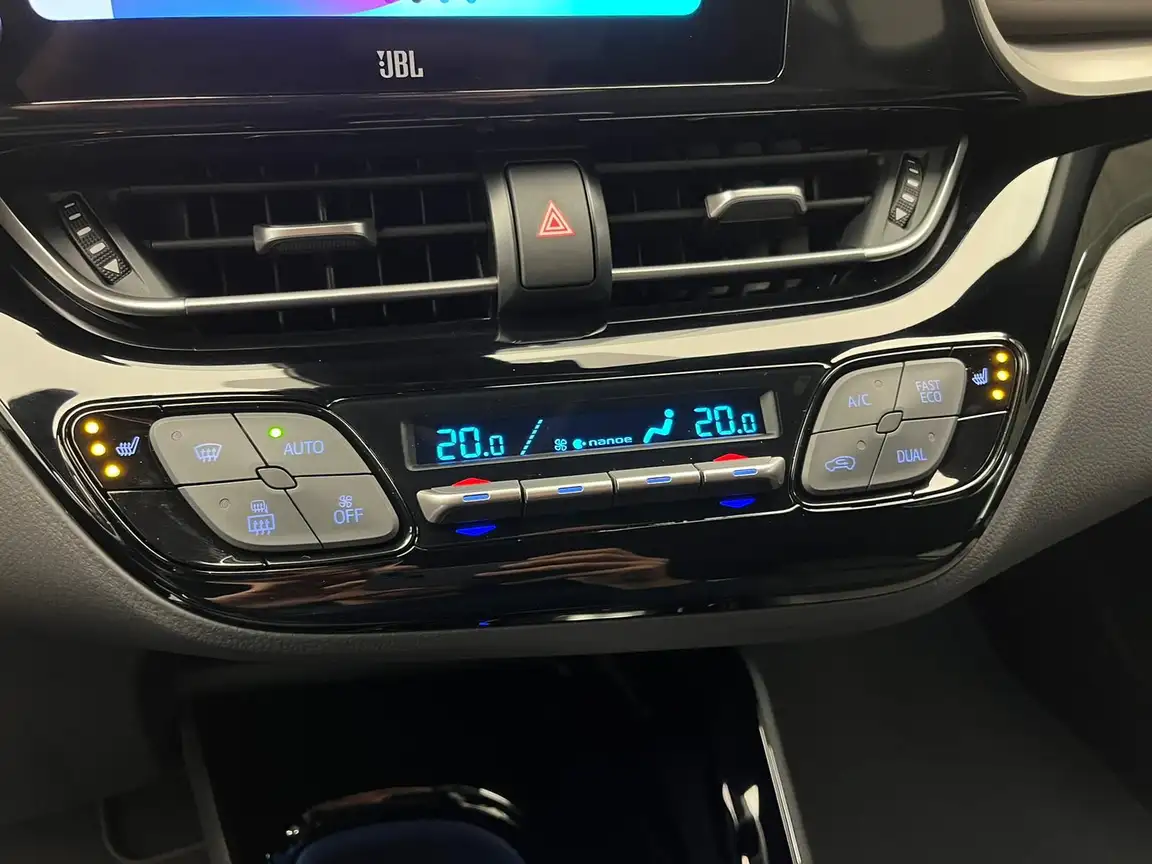 TOYOTA C-HR