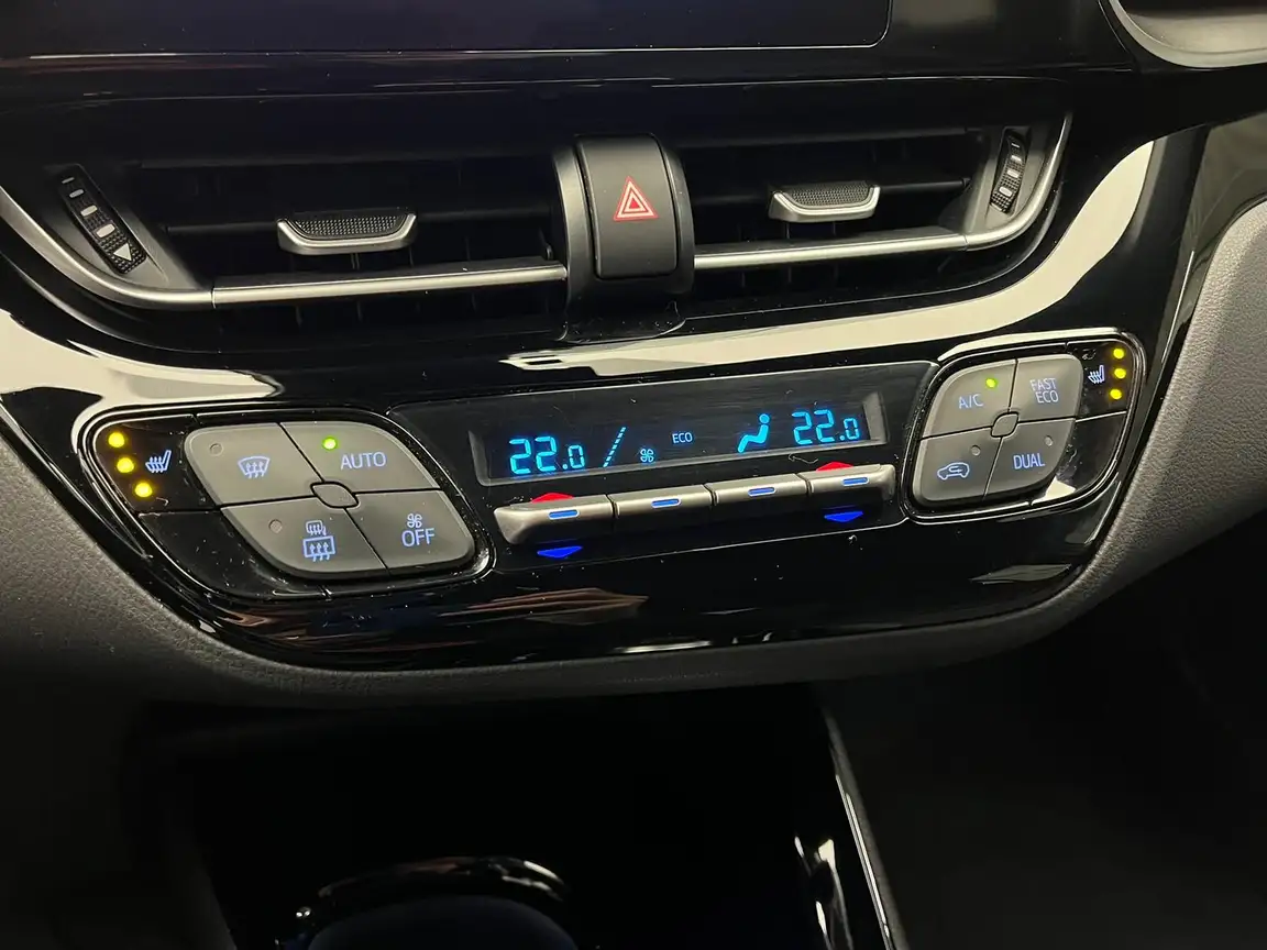 TOYOTA C-HR