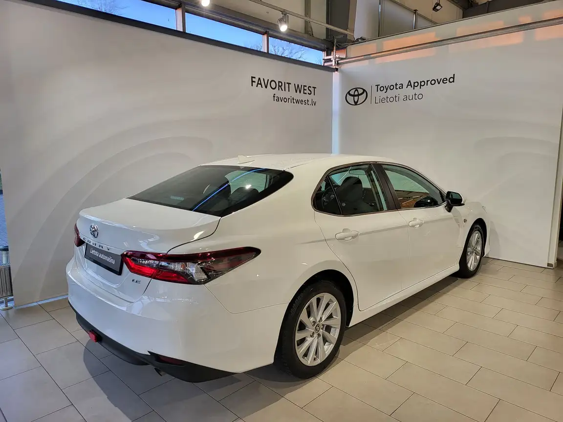 TOYOTA CAMRY