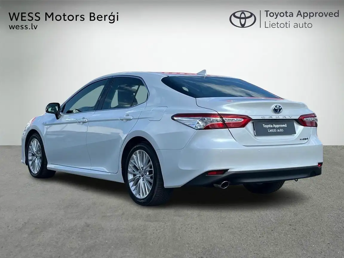 TOYOTA CAMRY