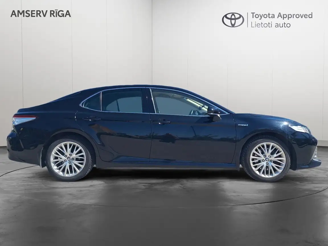 TOYOTA CAMRY