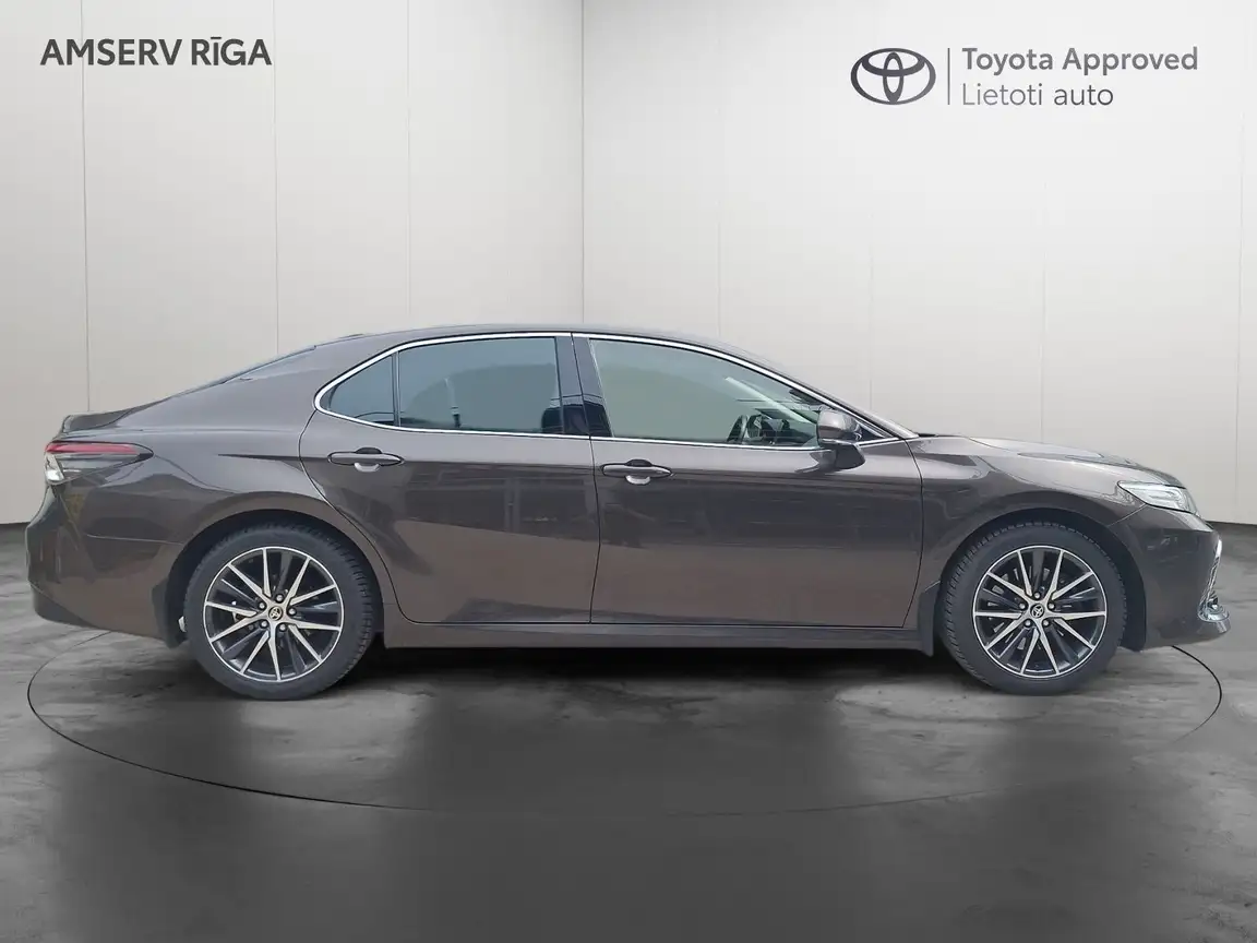 TOYOTA CAMRY