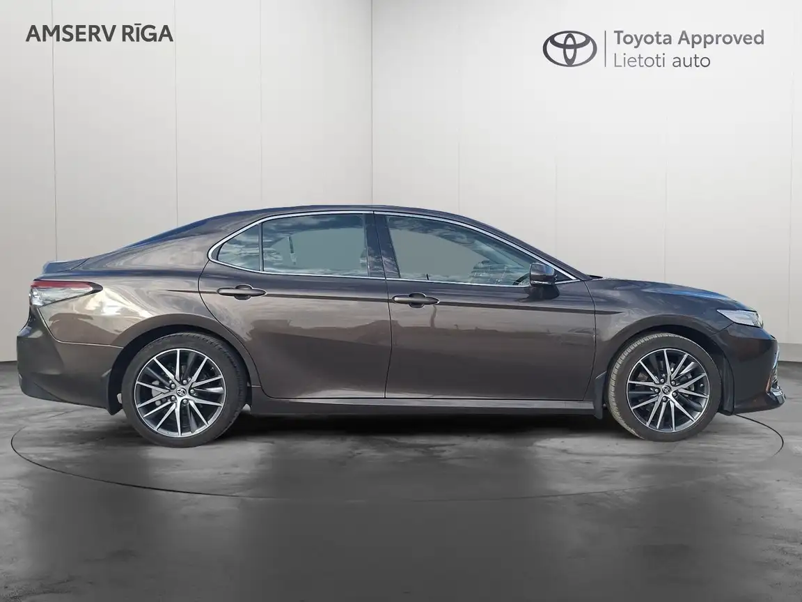 TOYOTA CAMRY