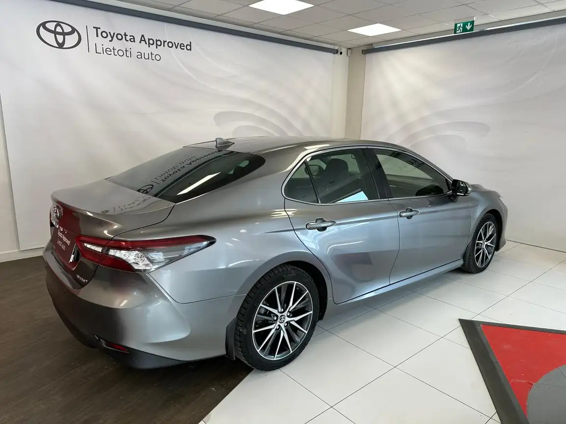 TOYOTA CAMRY