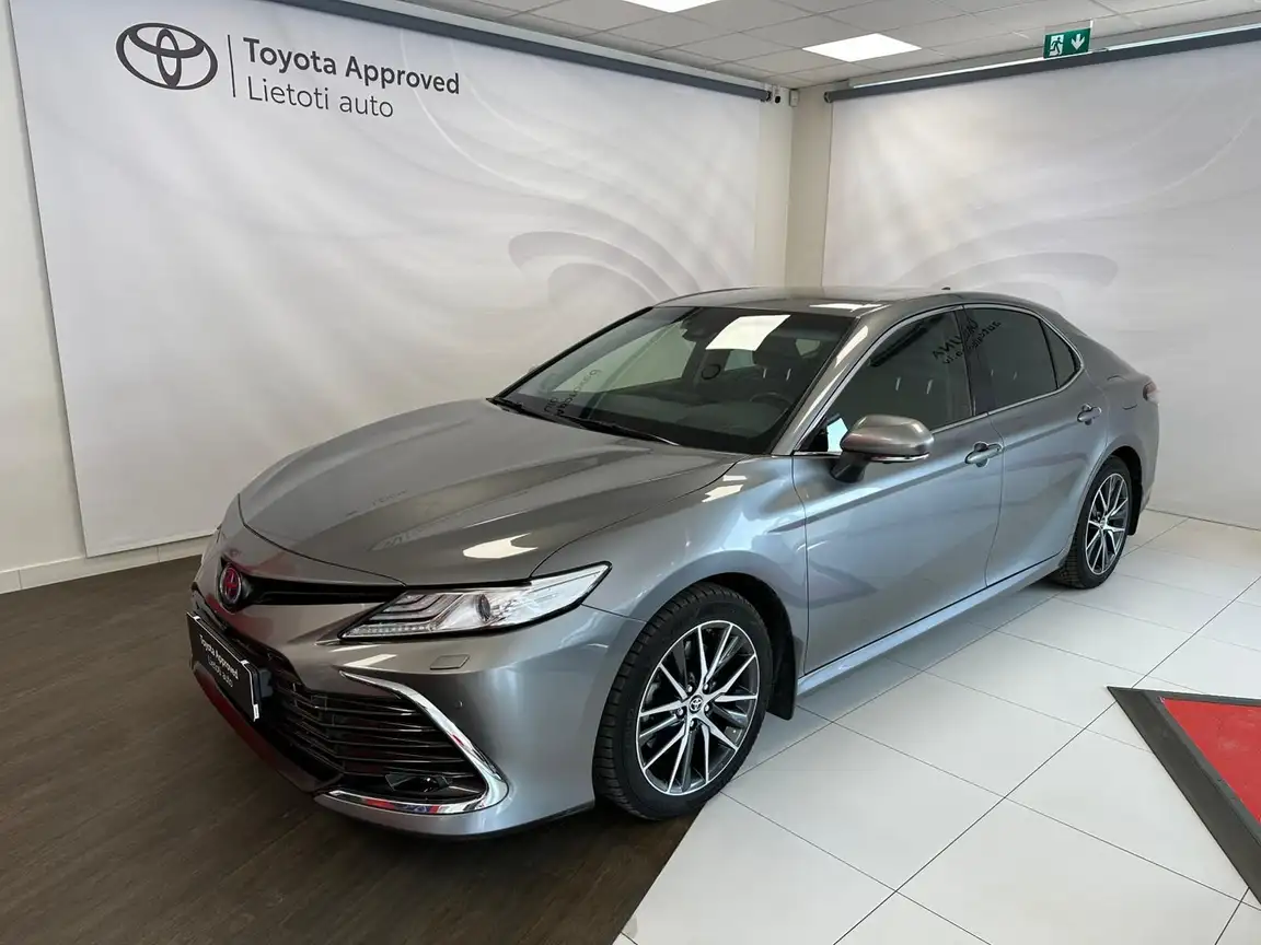 TOYOTA CAMRY