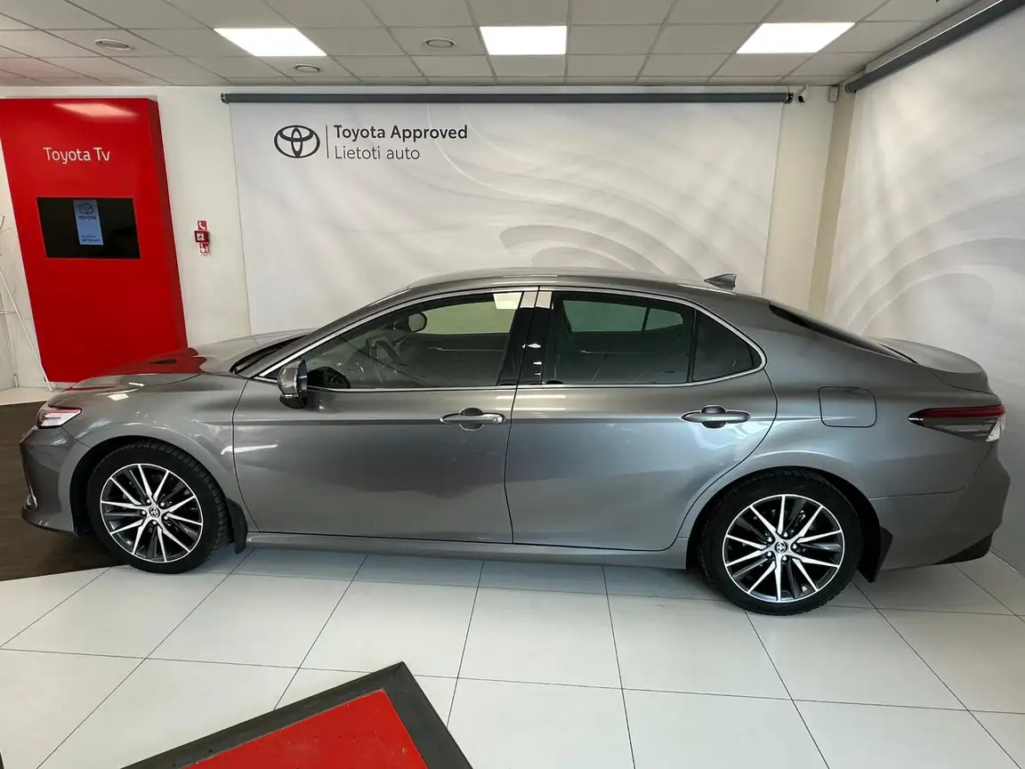 TOYOTA CAMRY