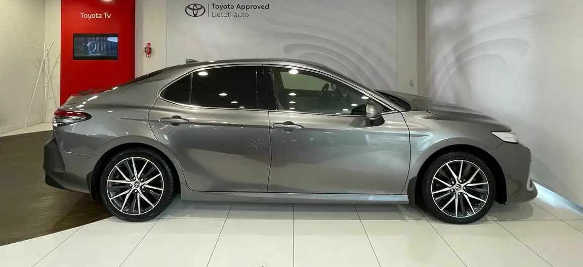 TOYOTA CAMRY