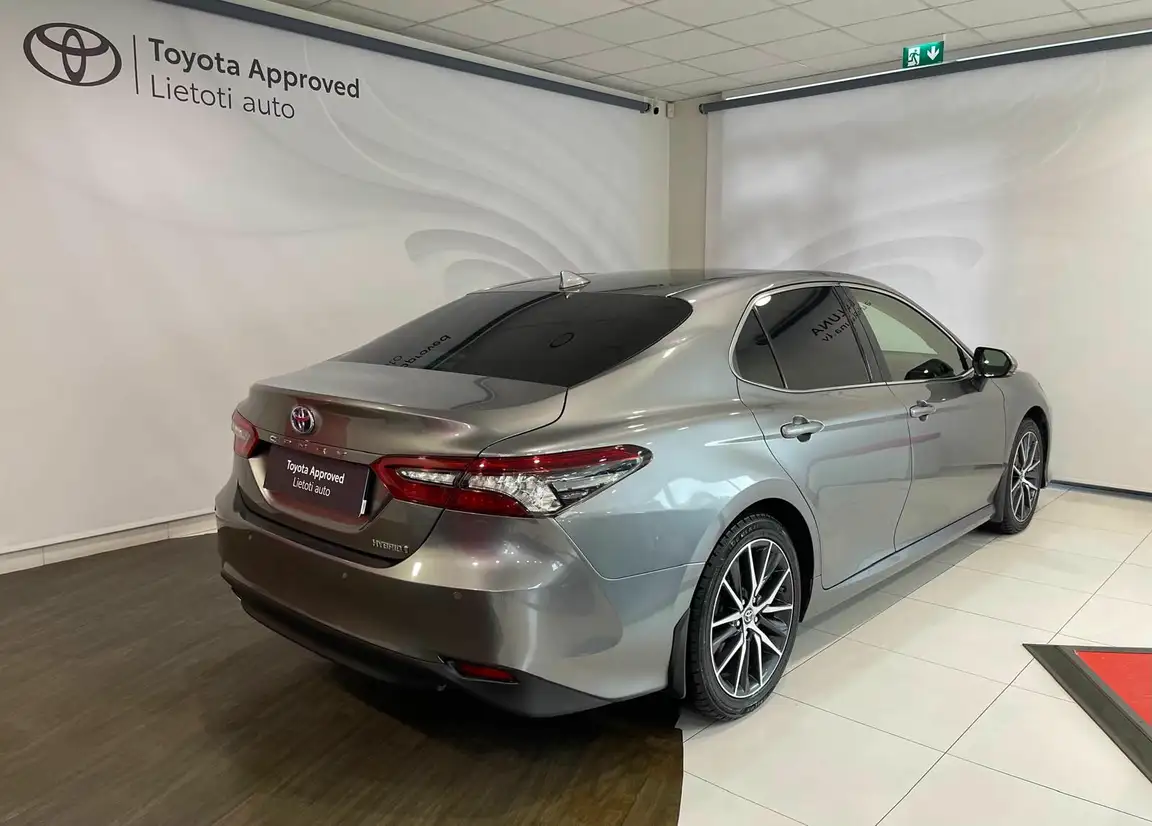 TOYOTA CAMRY