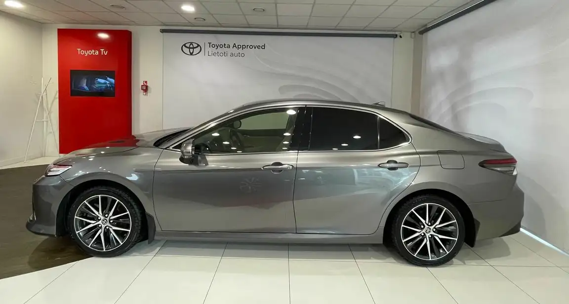 TOYOTA CAMRY