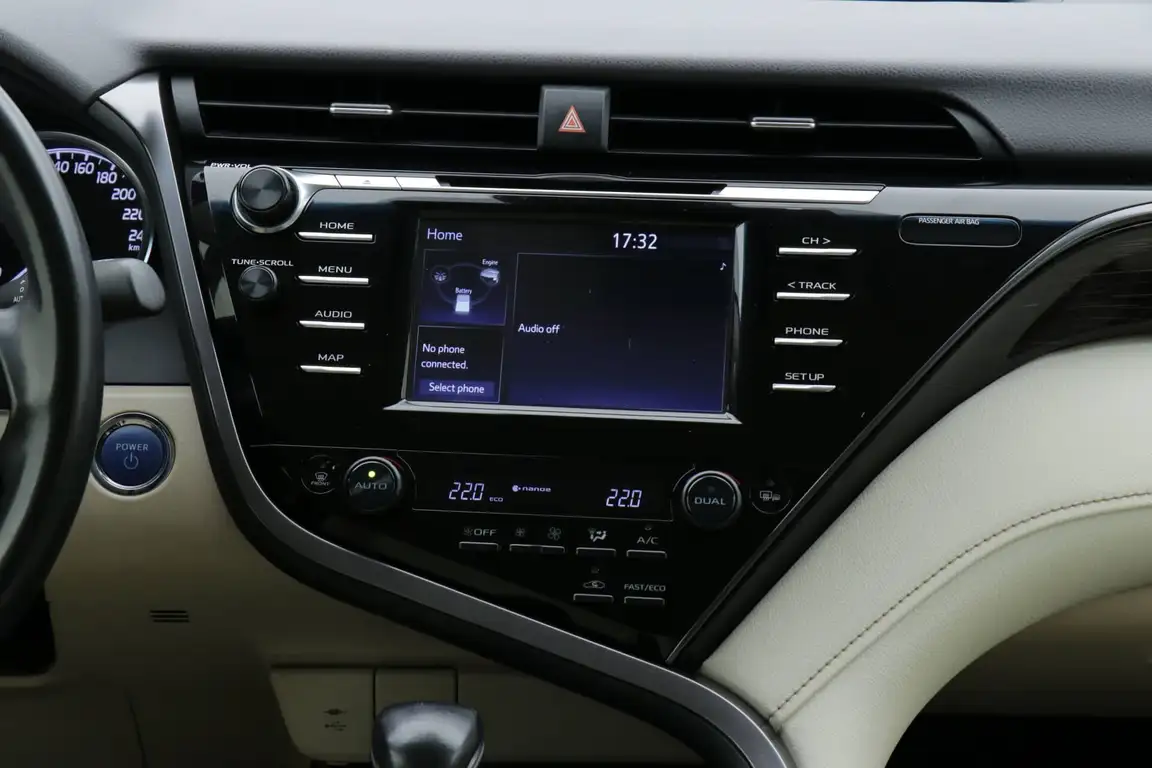 TOYOTA CAMRY