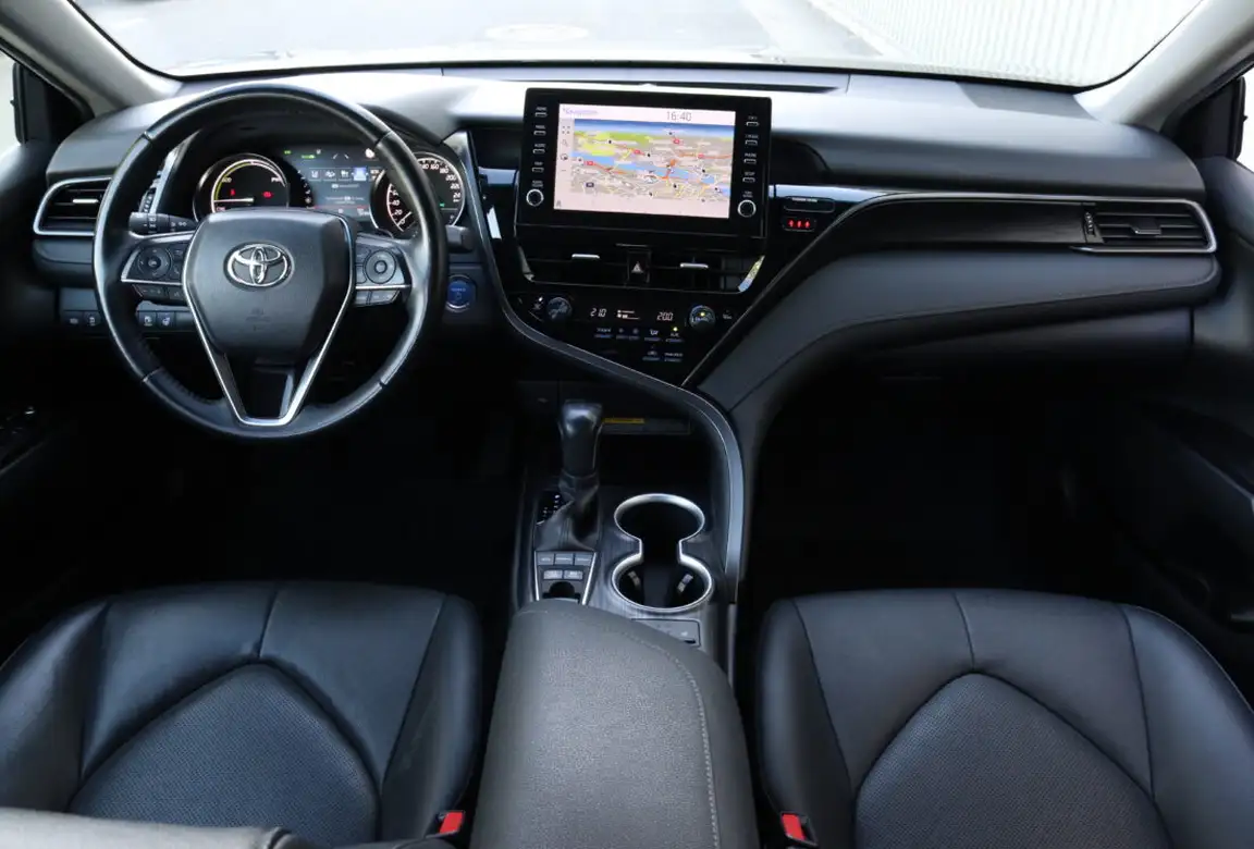 TOYOTA CAMRY