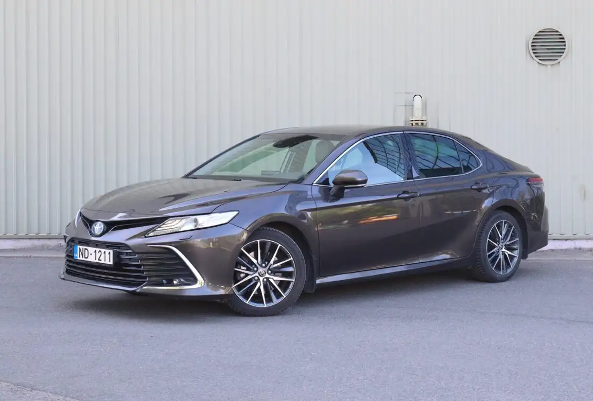 TOYOTA CAMRY