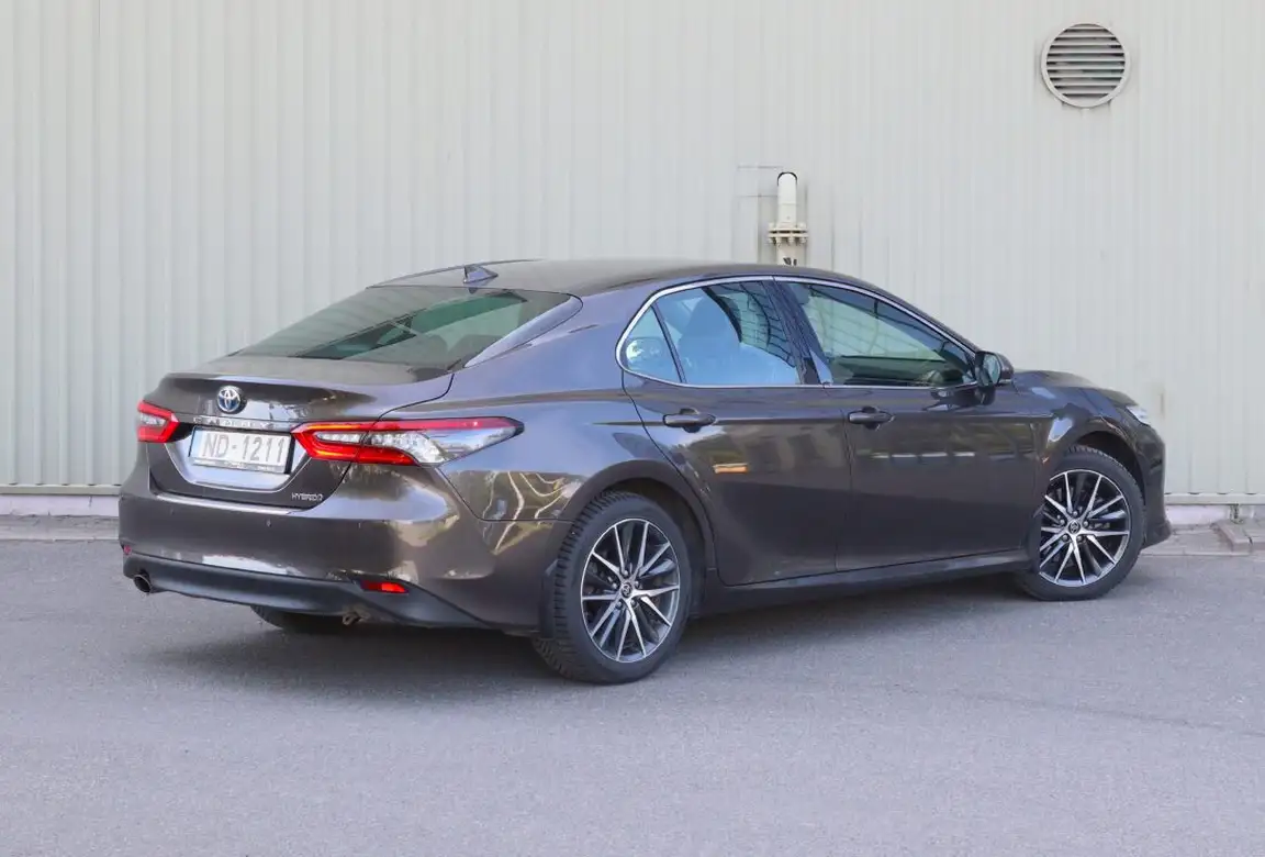 TOYOTA CAMRY