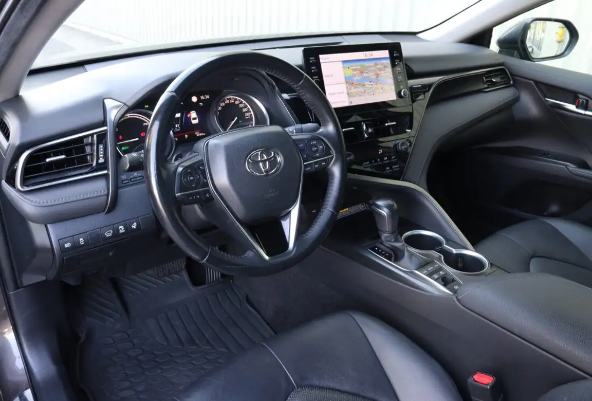 TOYOTA CAMRY