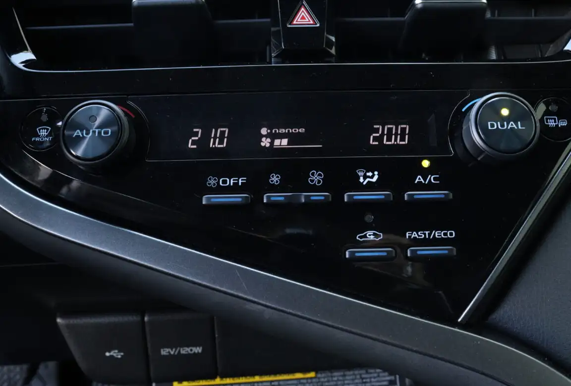 TOYOTA CAMRY
