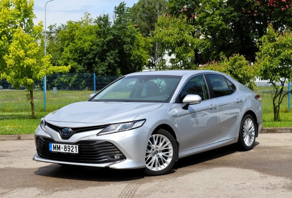 TOYOTA CAMRY