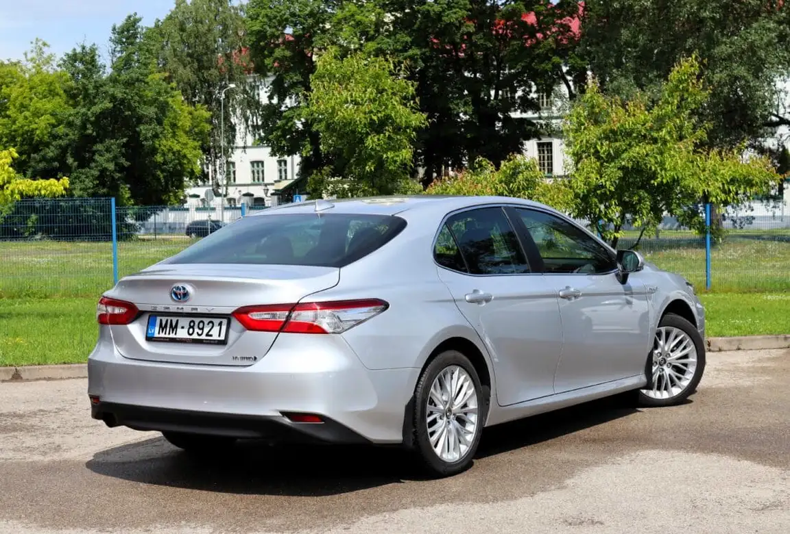 TOYOTA CAMRY