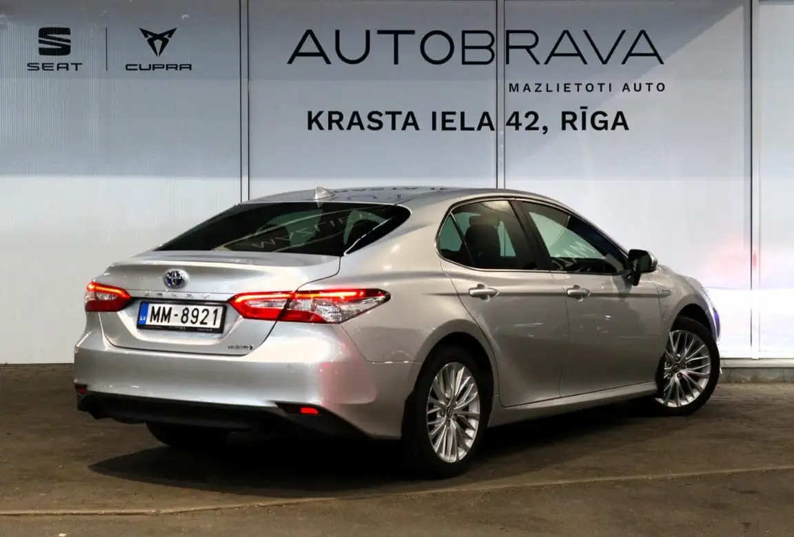 TOYOTA CAMRY