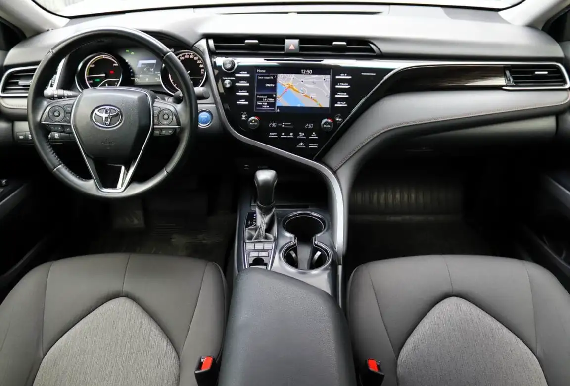 TOYOTA CAMRY