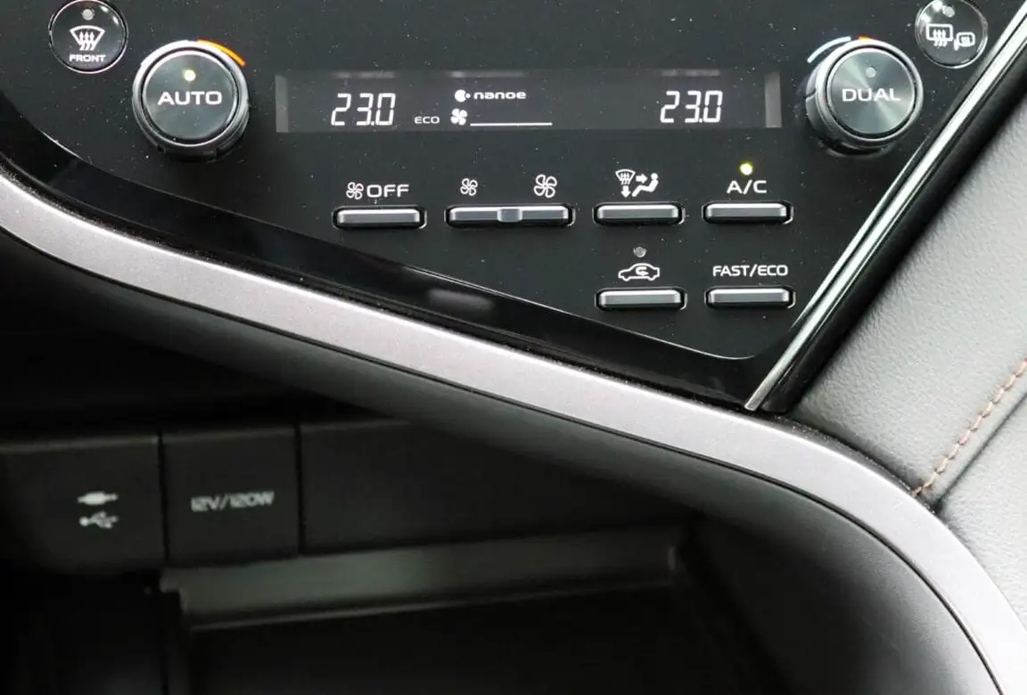 TOYOTA CAMRY