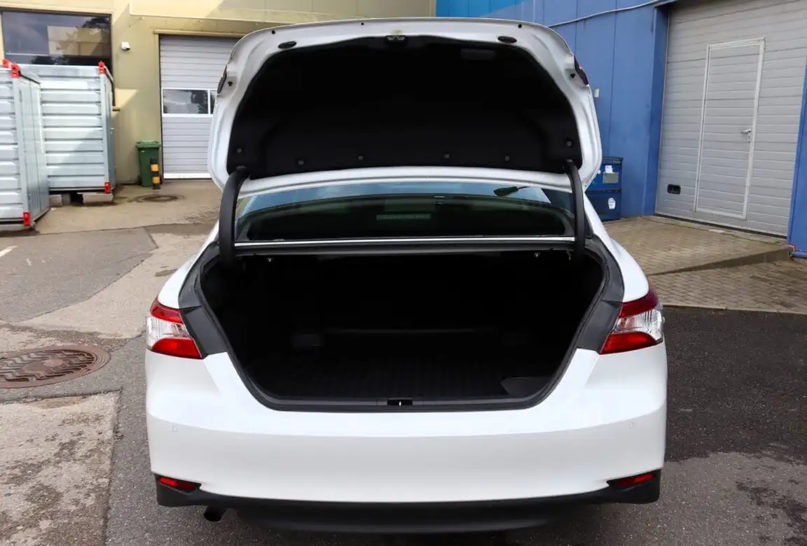 TOYOTA CAMRY