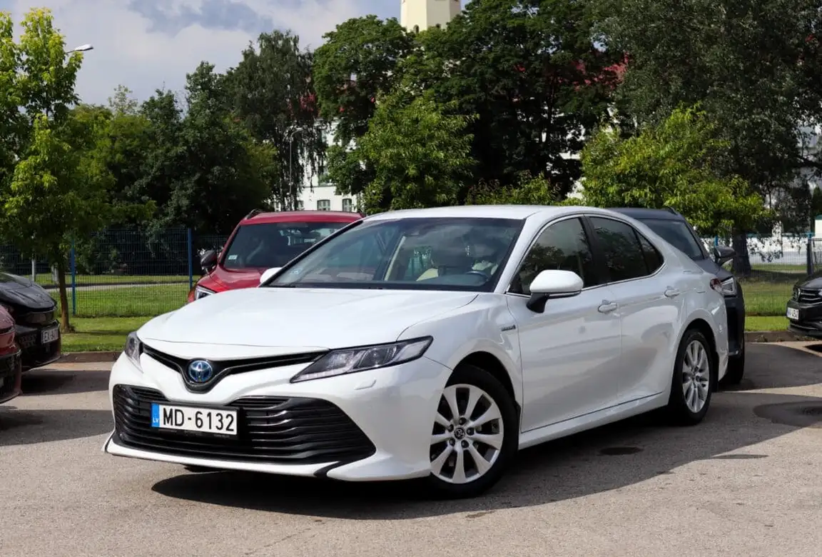 TOYOTA CAMRY