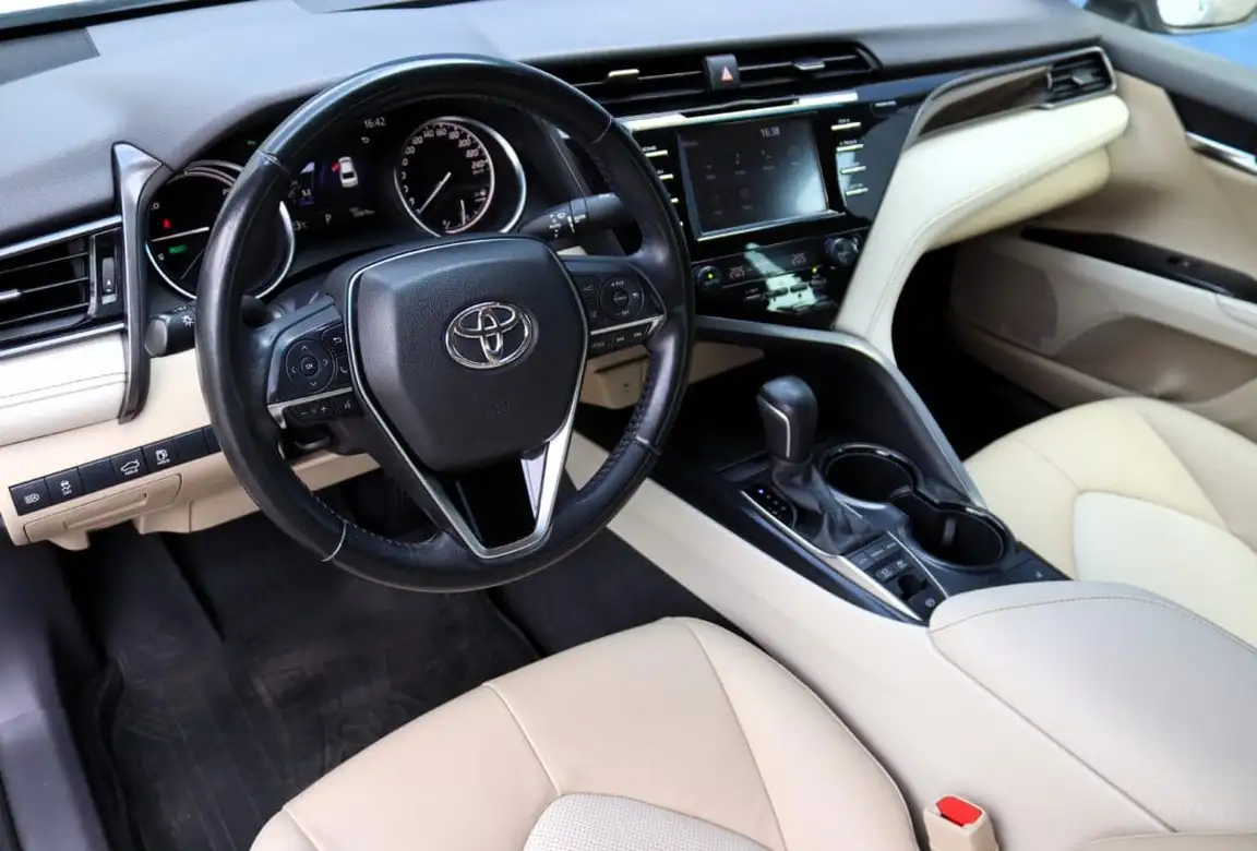 TOYOTA CAMRY