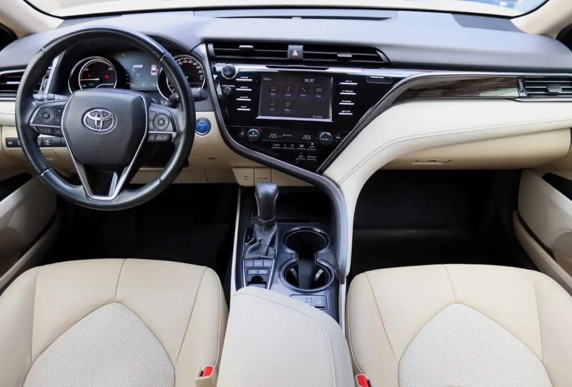 TOYOTA CAMRY