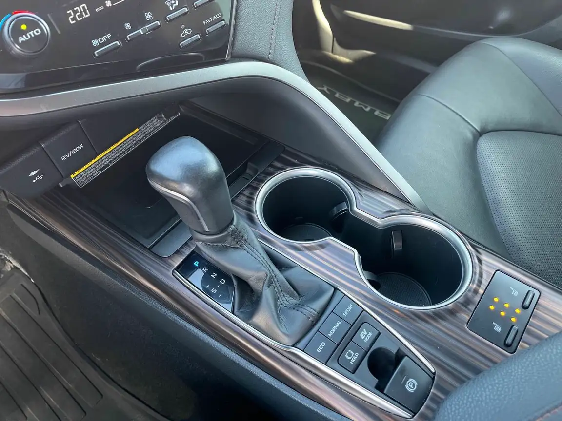 TOYOTA CAMRY