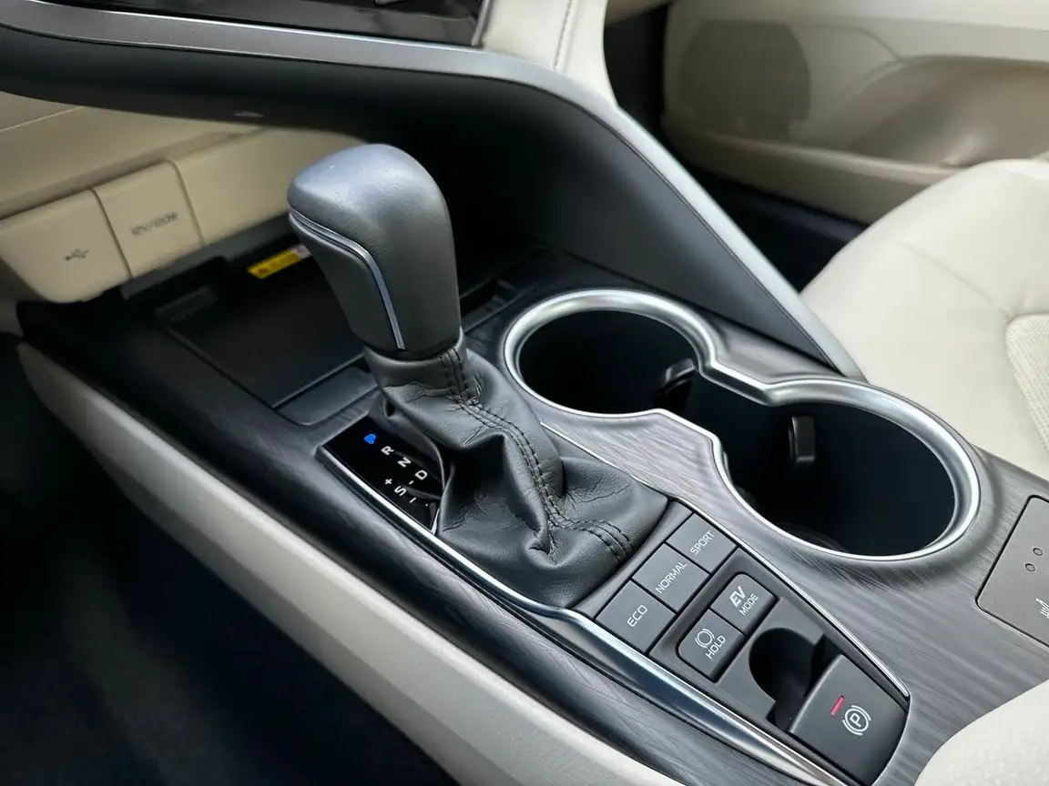 TOYOTA CAMRY