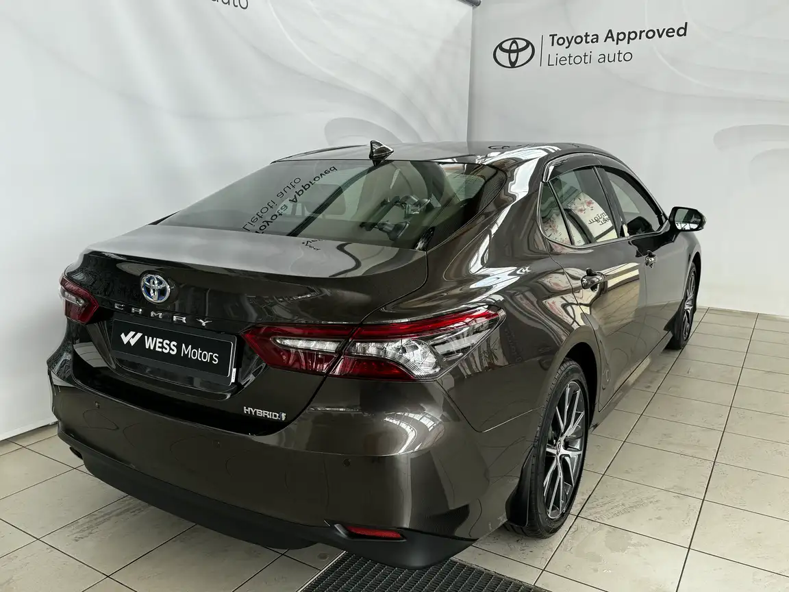 TOYOTA CAMRY