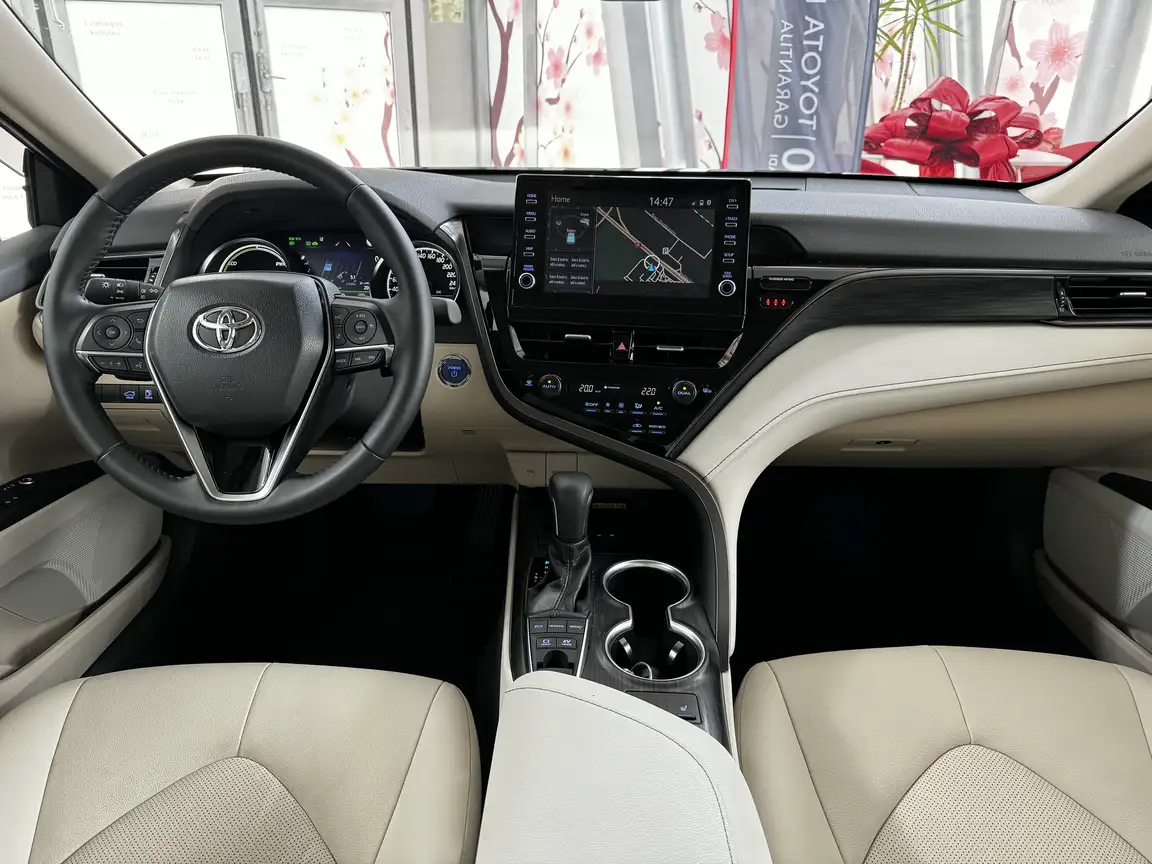 TOYOTA CAMRY