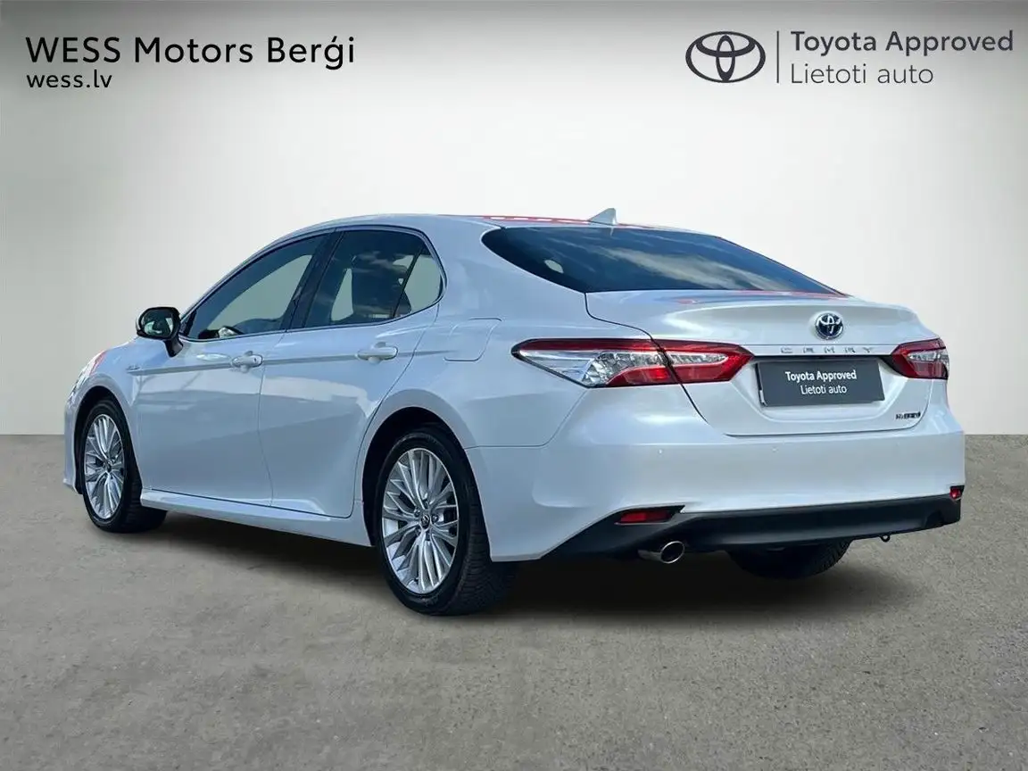 TOYOTA CAMRY